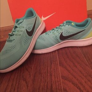 Nike Tennis Shoes